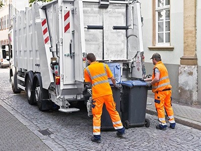 物业小区保洁(图1) 物业小区保洁(图1)