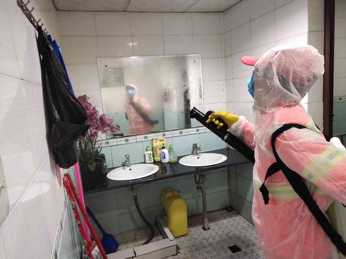 皇岗高速出入口疫情防控消杀(图3) 皇岗高速出入口疫情防控消杀(图3)