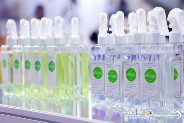 玻璃有水渍斑怎么去除?玻璃清洁有妙招 赶快学起来!(图2) 玻璃有水渍斑怎么去除?玻璃清洁有妙招 赶快学起来!
