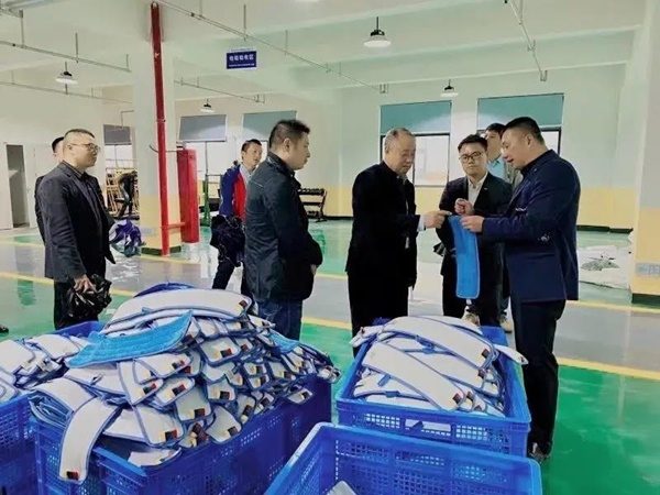 占据沃尔玛 跻身NBA的清洁产品 都来自这个“中国清洁用品第一镇”!(图4) 占据沃尔玛 跻身NBA的清洁产品 都来自这个“中国清洁用品第一镇”!(图4)