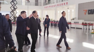 安徽省政协副主席郑宏 省交通运输厅党组书记、厅长章义一行莅临橙犀智造产业园调研考察(图1) 安徽省政协副主席郑宏 省交通运输厅党组书记、厅长章义一行莅临橙犀智造产业园调研考察(图1)