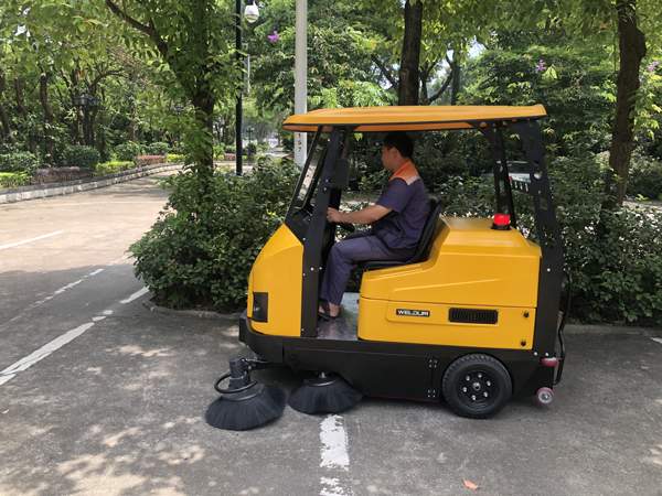 小区物业怎么来选择电动扫地车?(图1) 小区物业怎么来选择电动扫地车?(图1)