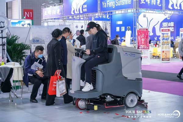 为什么越来越多的工厂车间选择用洗地机做地面清洁?(图1) 为什么越来越多的工厂车间选择用洗地机做地面清洁?(图1)
